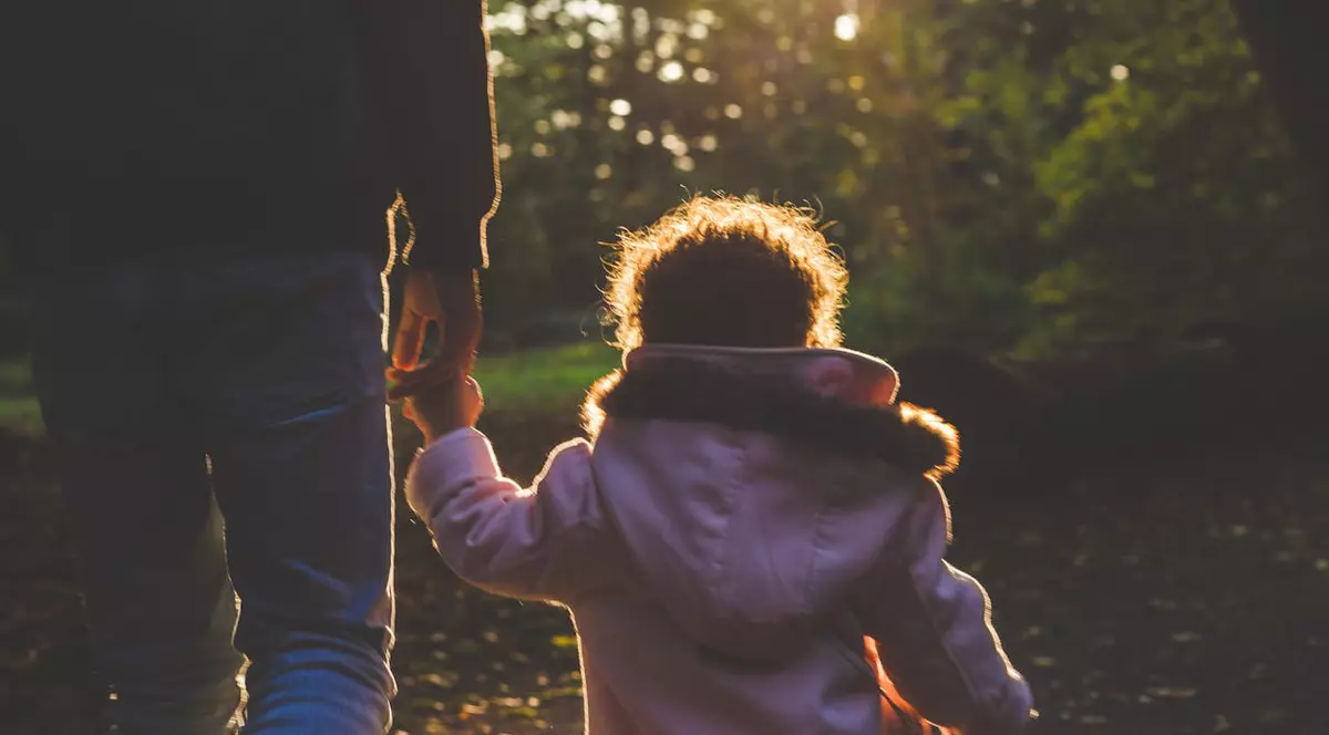 Cum să transformi drumul zilnic spre școală într-o aventură pentru copilul tău