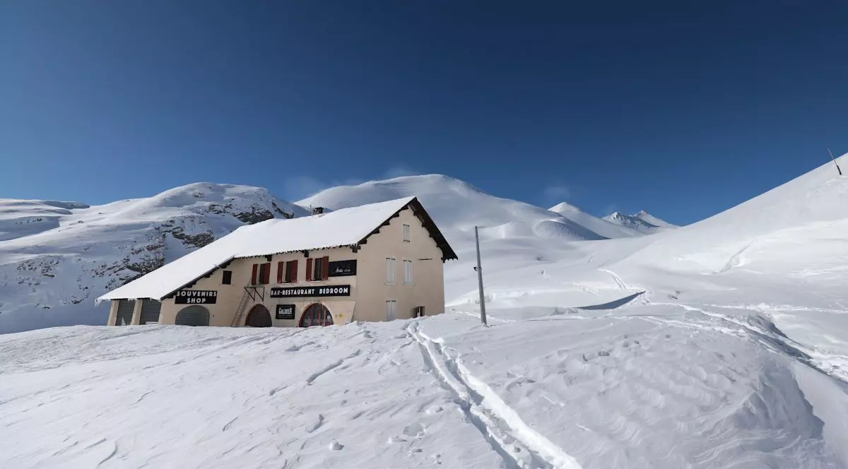 Refugiul Galibier din Franța pe timp de iarnă