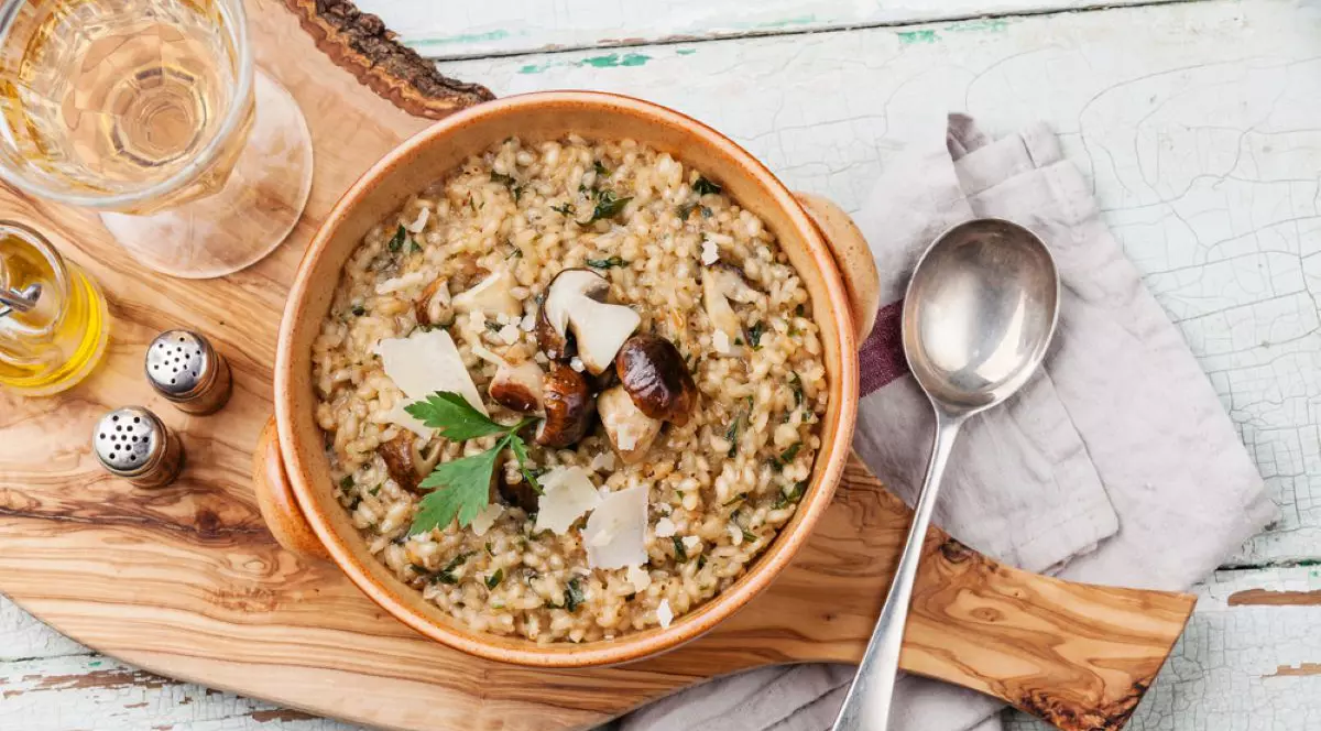 Farfurie cu risotto cu ciuperci