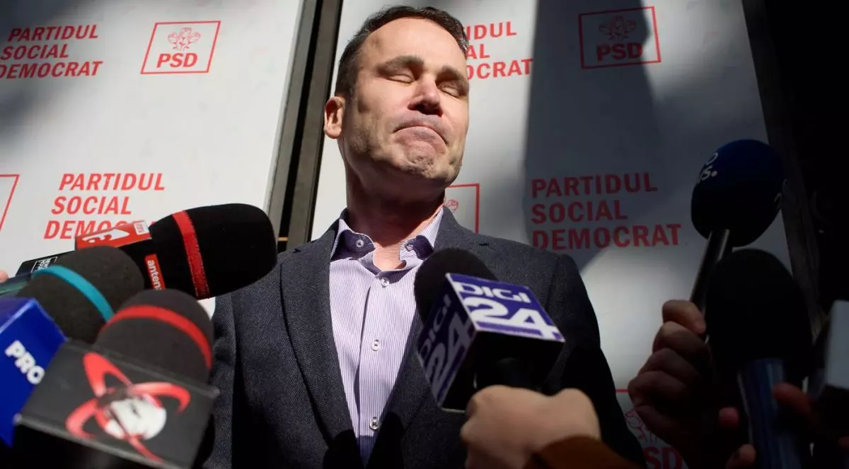 Robert Negoiță, primarul sectorului 3, vorbește cu presa la sosirea la ședința Consiliului Politic Național al Partidului Social Democrat (PSD), la sediul partidului din București, 15 octombrie 2024