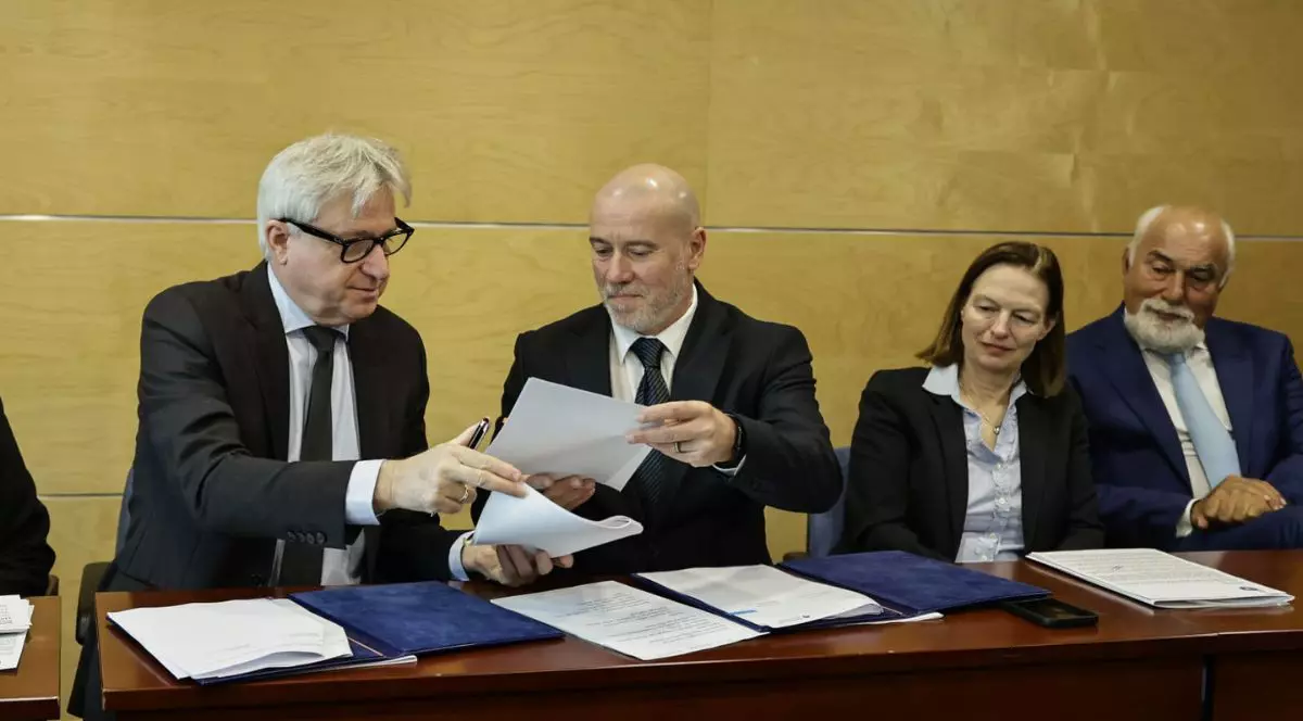 România își va prezenta literatura și cultura în calitate de țară invitată de onoare la cea de-a 80-a ediție a Târgului Internațional de Carte de la Frankfurt (11-15 octombrie 2028), prin semnarea, vineri, la Ministerul Culturii, a acordului oficial care stabilește acest statut.