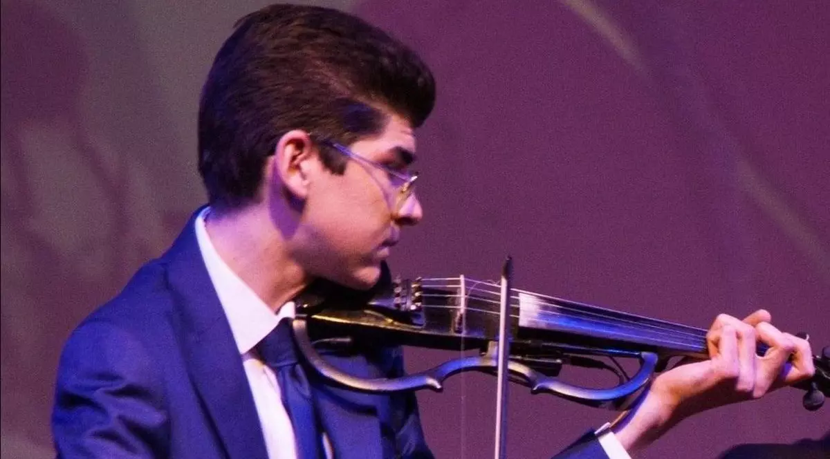 Seby de la Galați cântă la vioară, decembrie 2024