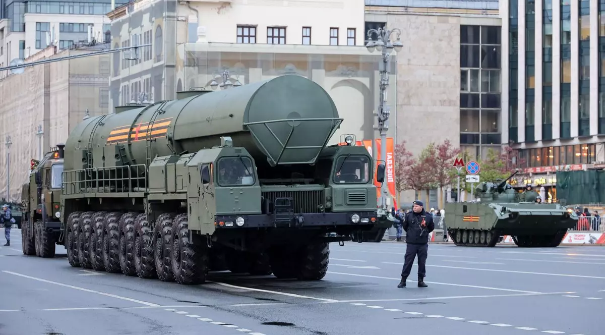 Sistemul de rachete Yars, fotografiat pe o stradă din Moscova Foto: Profimedia