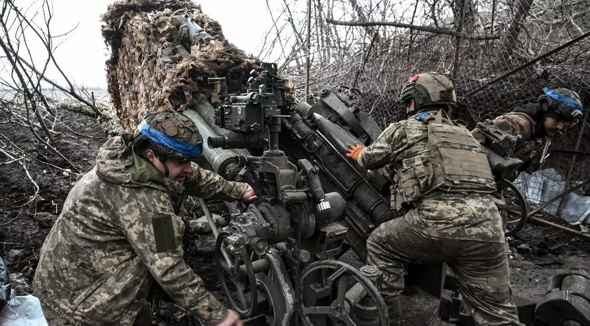 Soldați ucraineni din Brigada de Artilerie 44, pe frontul din Dnipropetrovsk Foto: Profimedia