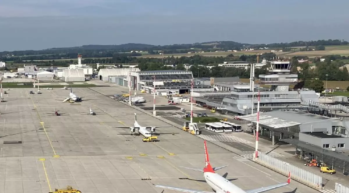 Avion Ryanair, pus sub sechestru pe aeroportul din Linz pentru o datorie de 355 de euro. Pilotul n-a avut cash să plătească