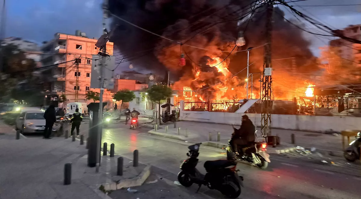 Oamenii sunt speriați în urma bombardamentului israelian asupra Libanului.,