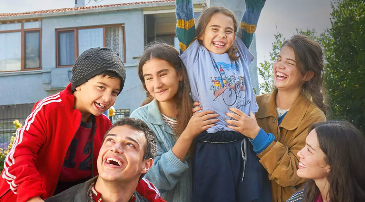 O parte dintre actorii din serialul turcess „Ai nimănui”, de la Kanal D