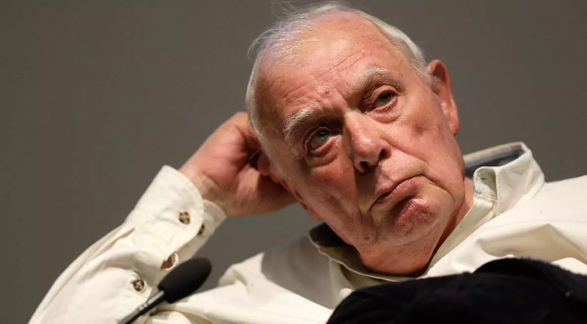 Foto-portret al scriitorului portughez Antonio Lobo Antunes