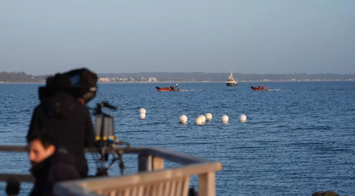 27 martie 2026, Schleswig-Holstein, Timmendorfer Strand: O balenă cu cocoașă înoată în Marea Baltică. Balena a eșuat în Marea Baltică, în largul localității Niendorf, pe un banc de nisip