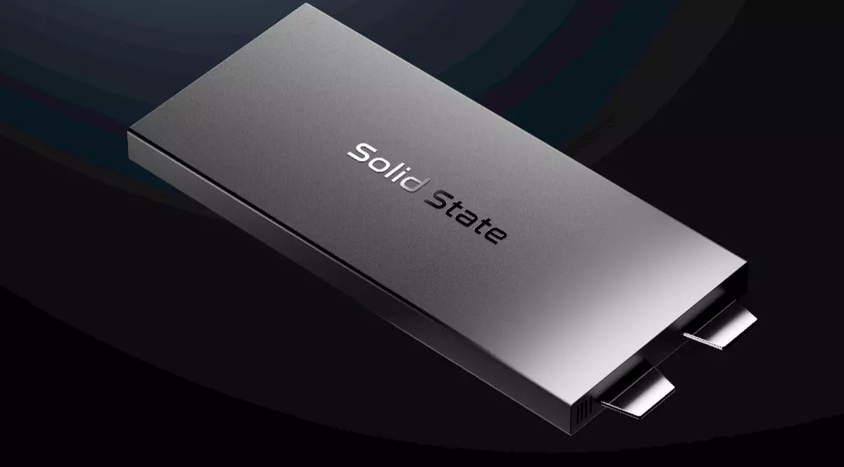 O baterie neagră pe care scrie Solid State