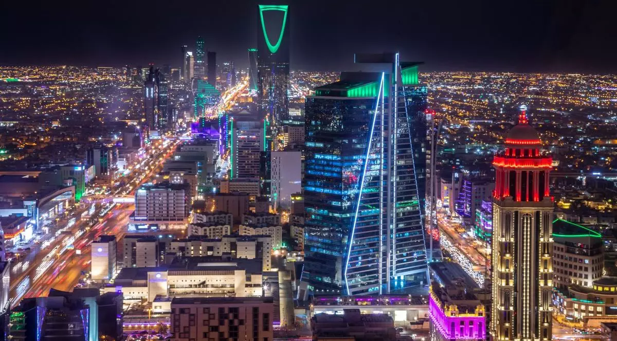 Panoramă nocturnă a cartierului de afaceri din orașul Riad, Al Riad, din Arabia Saudită