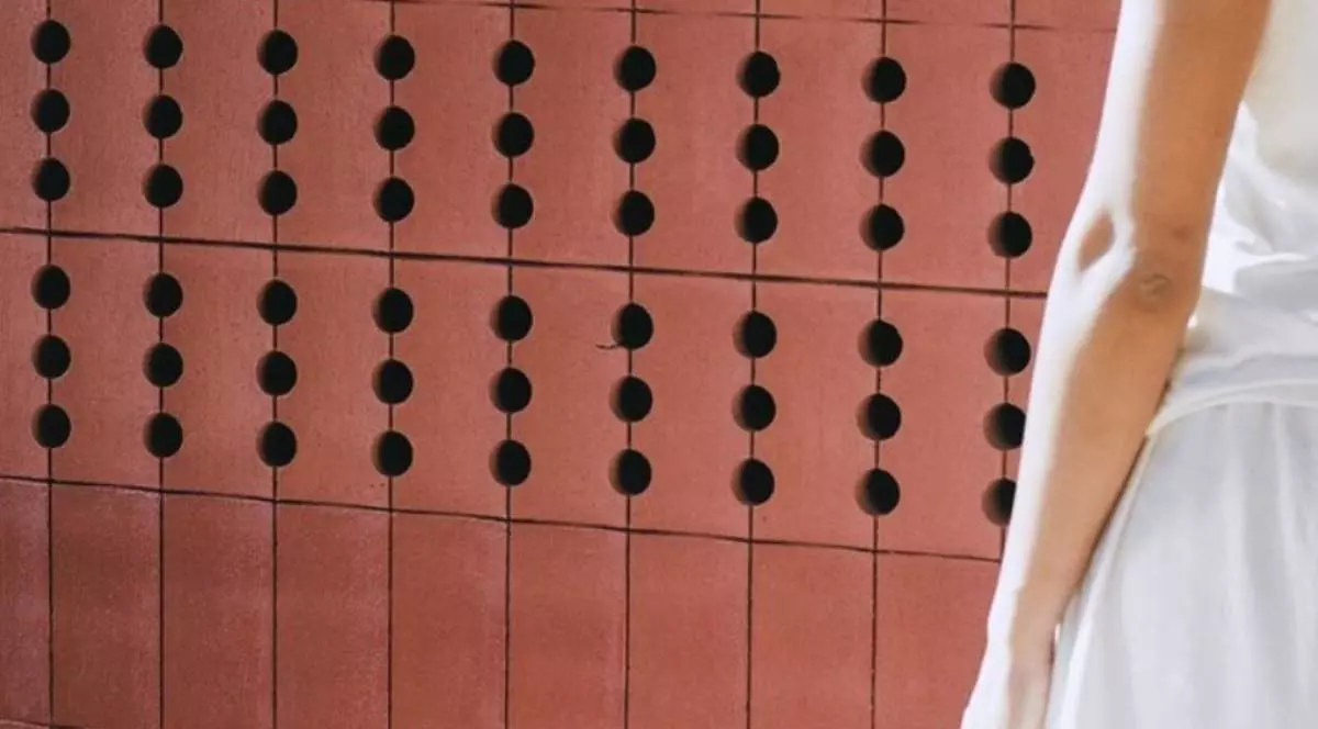 Sistemul Celsius, proiectat de designerul elvetian Salla Vallotton, care foloseste teracota si apa