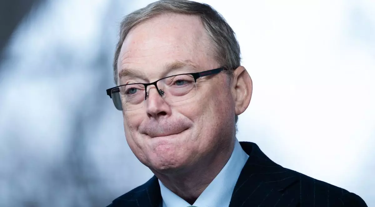 Kevin A Hassett, director al Consiliului Economic Național (NEC) și consilier de rang înalt al președintelui Donald Trump, își strânge buzele în timpul unui interviu acordat Bloomberg Television în fața Casei Albe din Washington, DC, SUA, vineri, 6 martie 2026.
