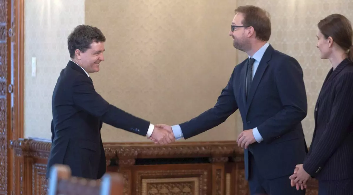 Presedintele Romaniei, Nicusor Dan, și președintele USR, Dominic Fritz