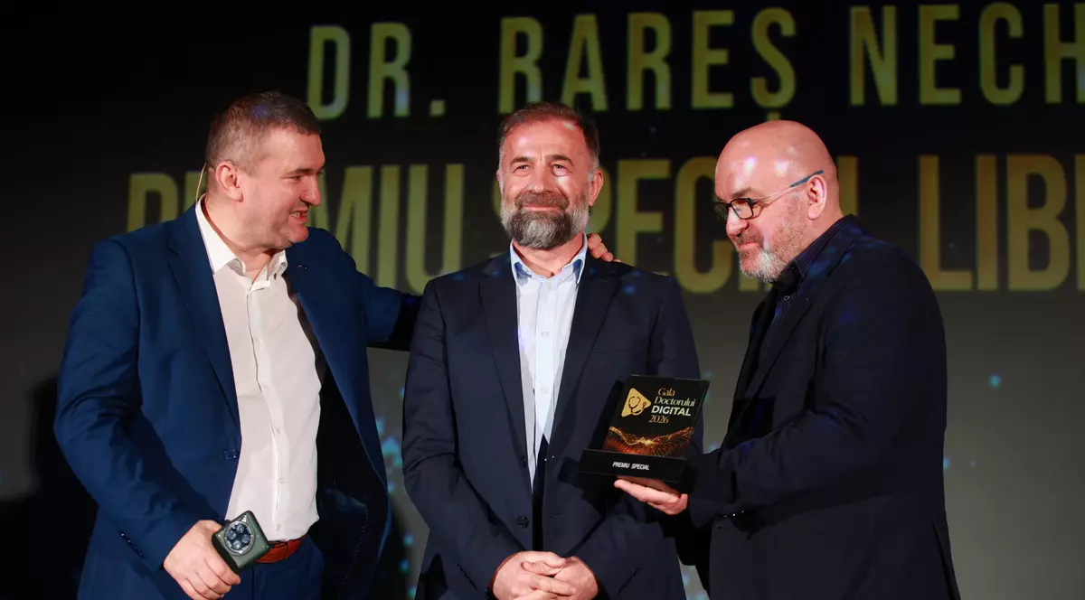 Docotorul Rareș Nechifor a fost premiat de redactorul șef al ziarului Libertatea cu ocazia premiilor Doctorul DIgital 2006.