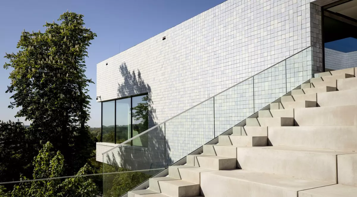 Fațada cu bucați din țiglă a Muzeului Arnhem din Olnda