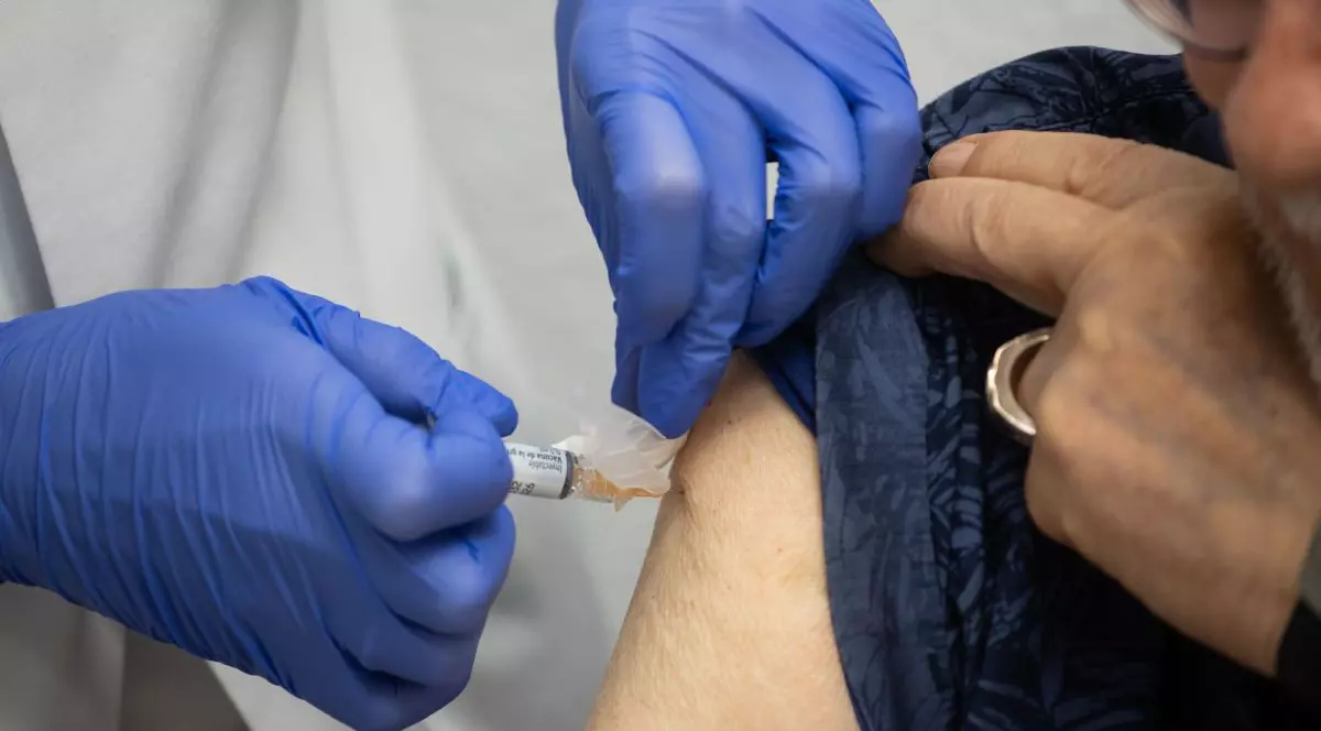 SUA au manipulat vaccinurile, arată documente CIA: „Substanțe introduse discret în mâncare, apă, cola, bere, țigări sau vaccinuri. Chiar s-a terminat?”