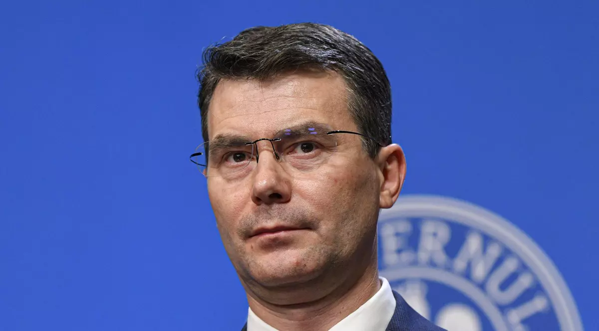 Pe fundal se vede scris Guvernul Romaniei. Presedintele CNAS, Horatiu Moldovan. Foto Hepta