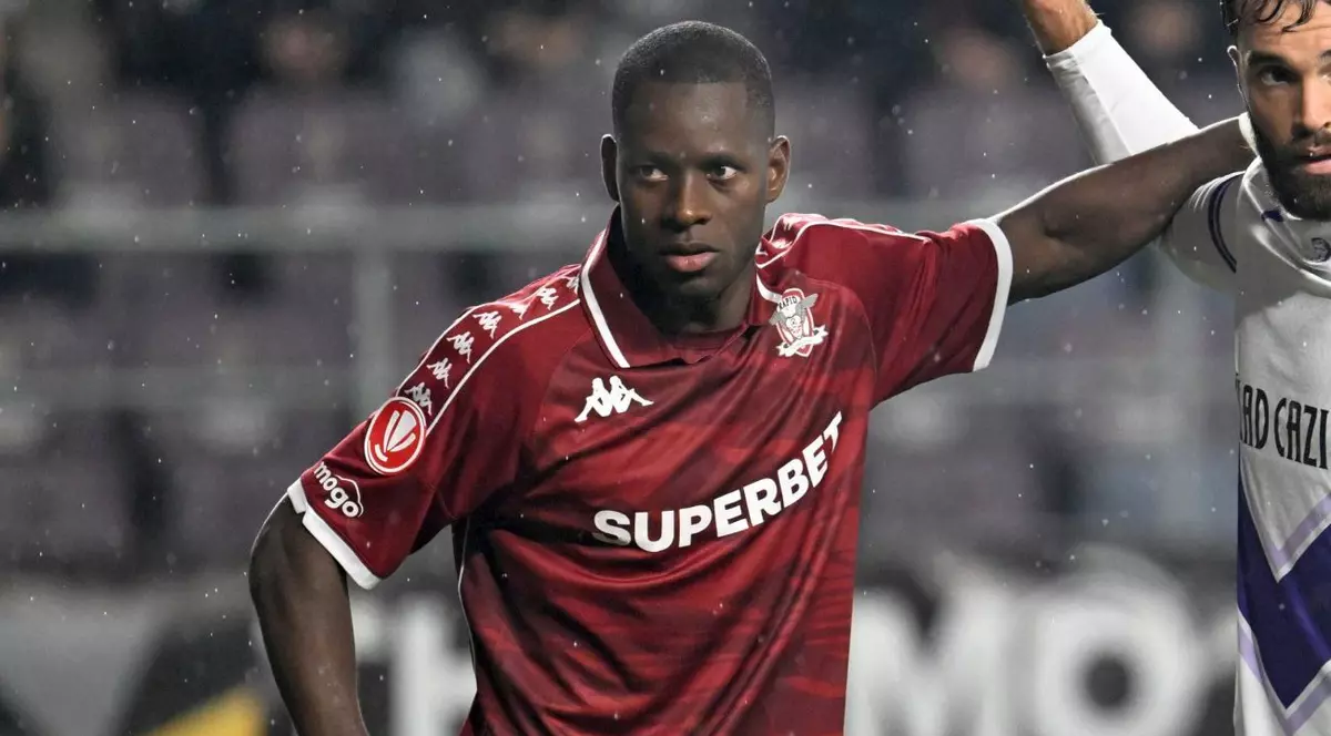 Kader Keita de la Rapid a lovit cu mașina o femeie și a fugit de la locul accidentului. Femeia e la Spitalul Floreasca în stare destul de gravă