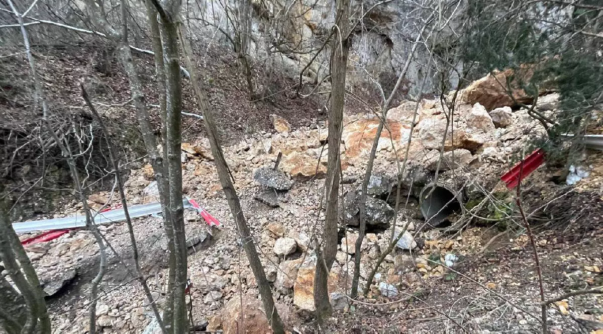 Alunecare de teren masivă la Pietrele lui Solomon din Brașov