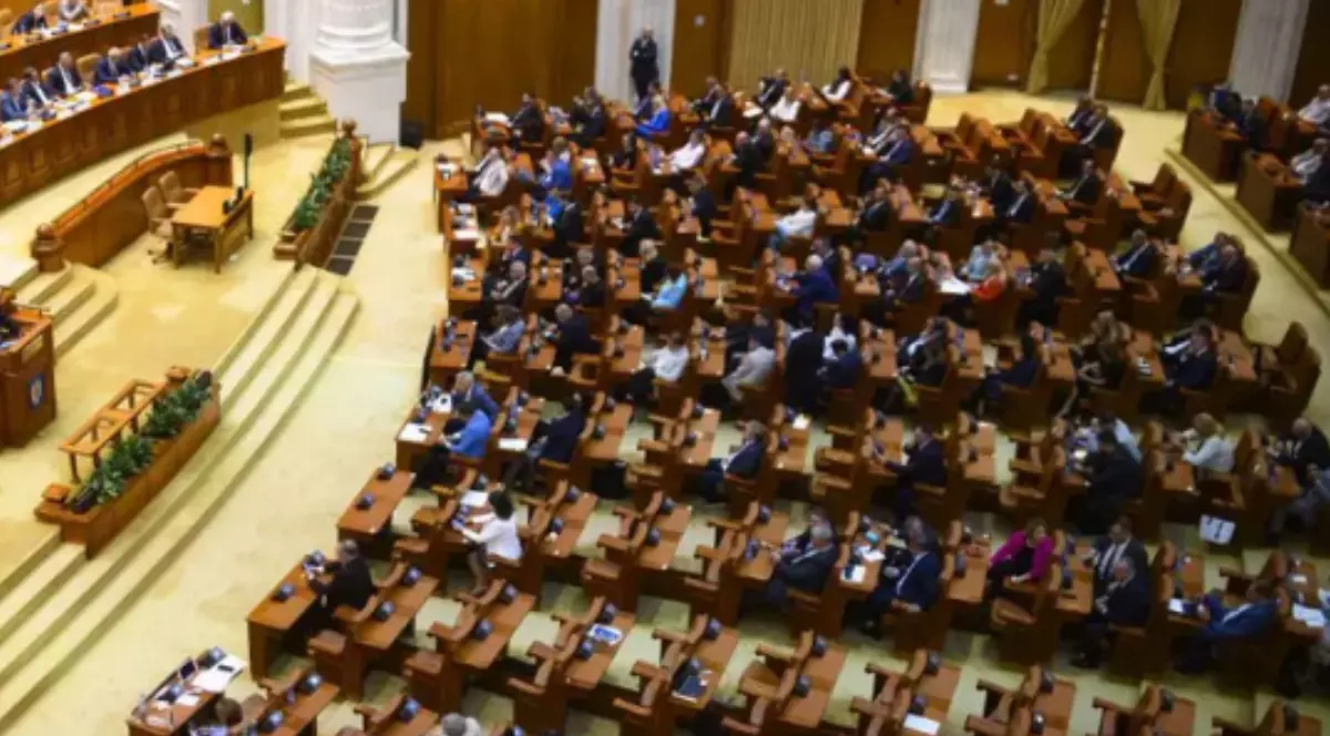 Imagine văzută de sus în timpul unei ședințe în Parlament