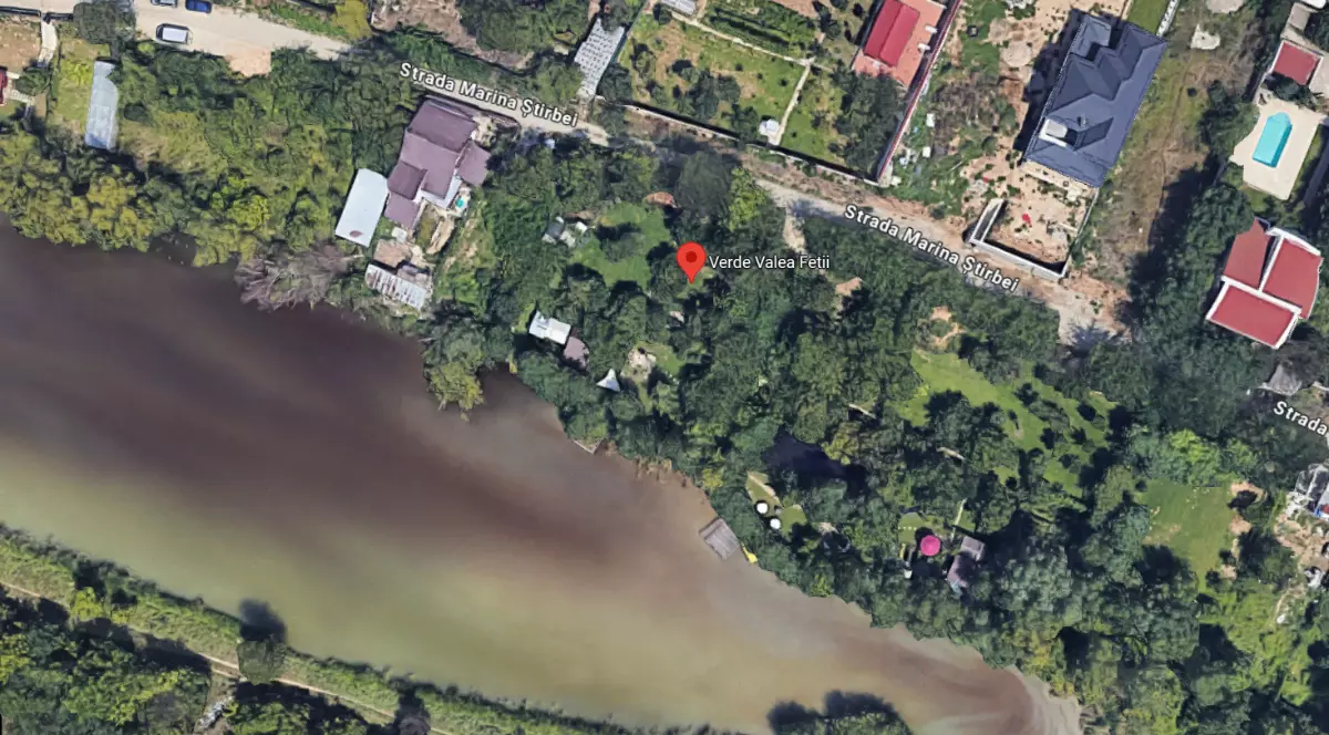 Harta din Valea Fetii, surprinsă pe Google Maps, unde se vede locul în care ar fi trebuit să fie amenajat spațiul pentru parcarea rulotelor care ajung la Craiova