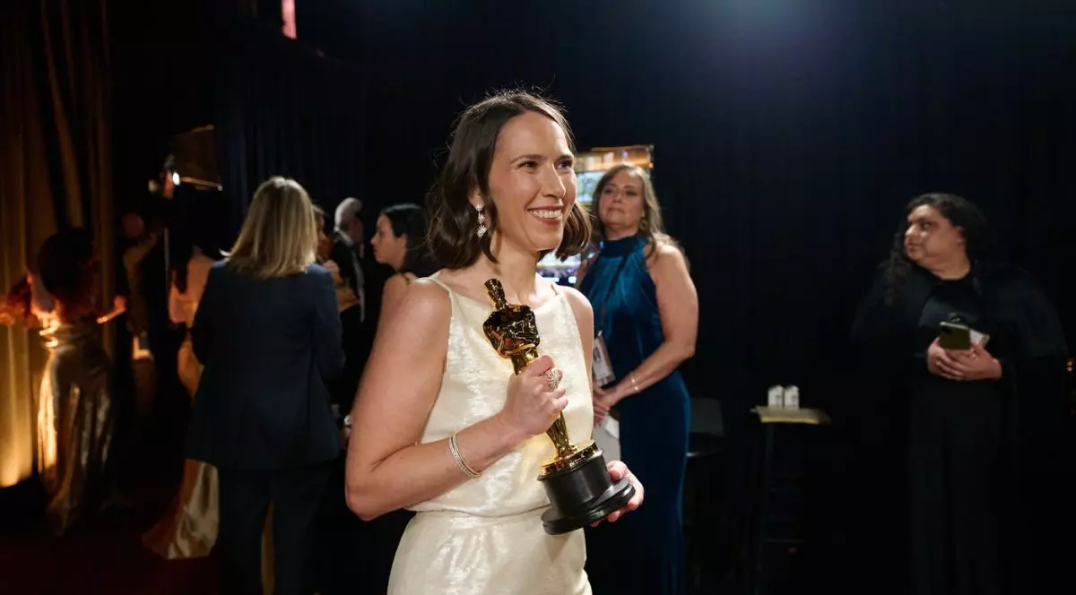 Regizoarea de origine română Natalie Musteață, câștigătoarea premiului Oscar pentru scurtmetrajul „Two People Exchanging Saliva”