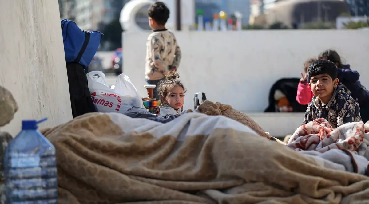 Refugiați libanezi pe străzile din Beirut Foto: Profimedia