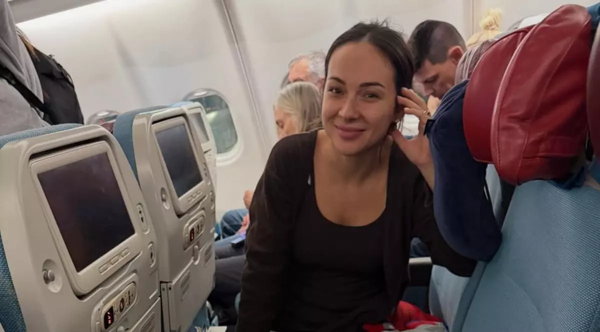 Vlăduța Lupău în avion