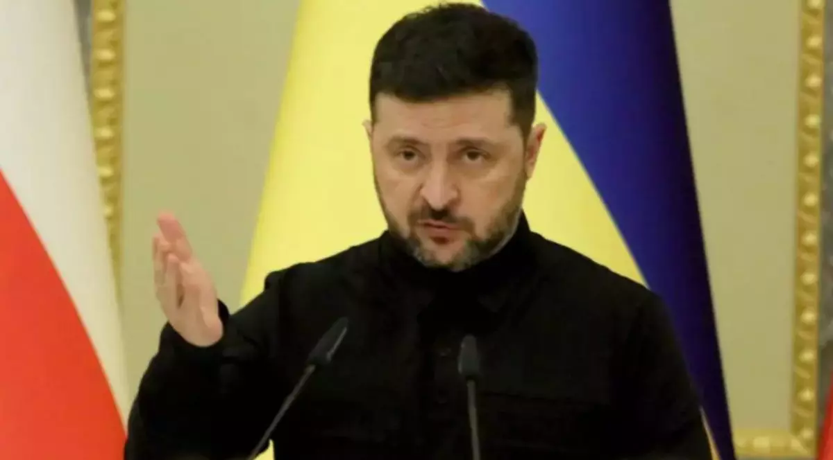 Volodimir Zelenski în timp ce susține un discurs.