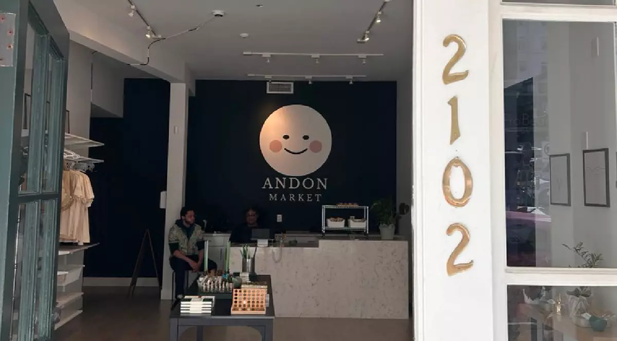 Fațada magazinului Andon Market, gestionat de AI