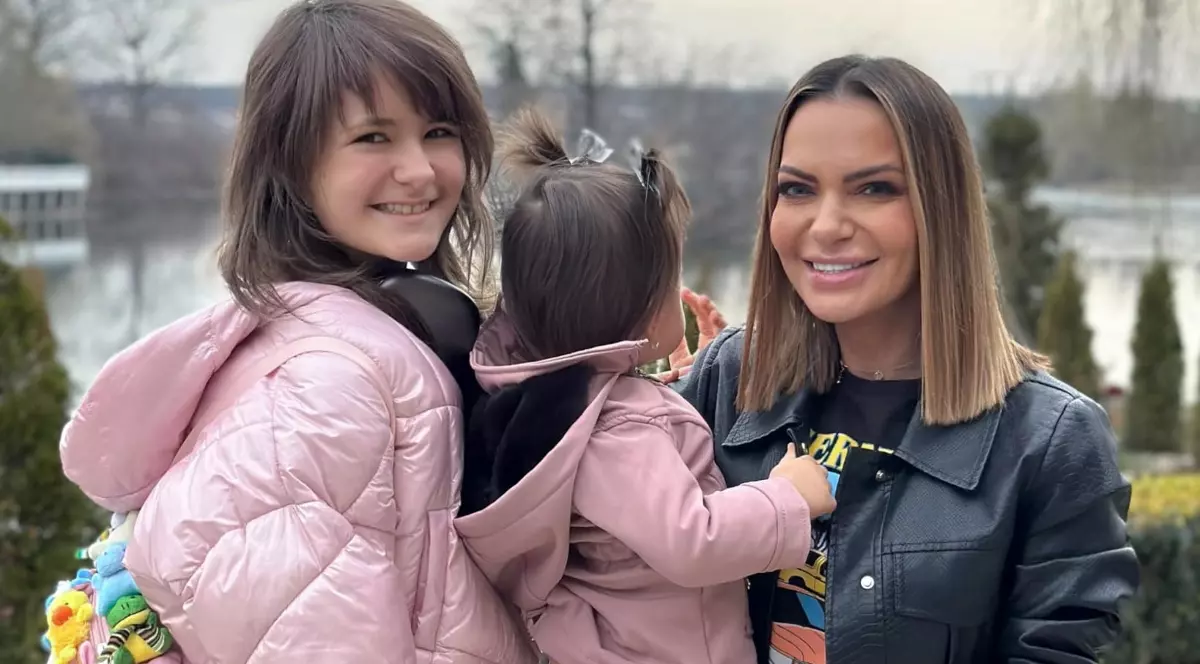 Andreea Antonescu și fetele sale