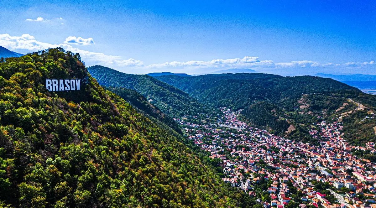 Oras Brasov de sus, Muntele Tampa, Semn Brasov pe deal, Brasov, Romania, Septembrie 2024