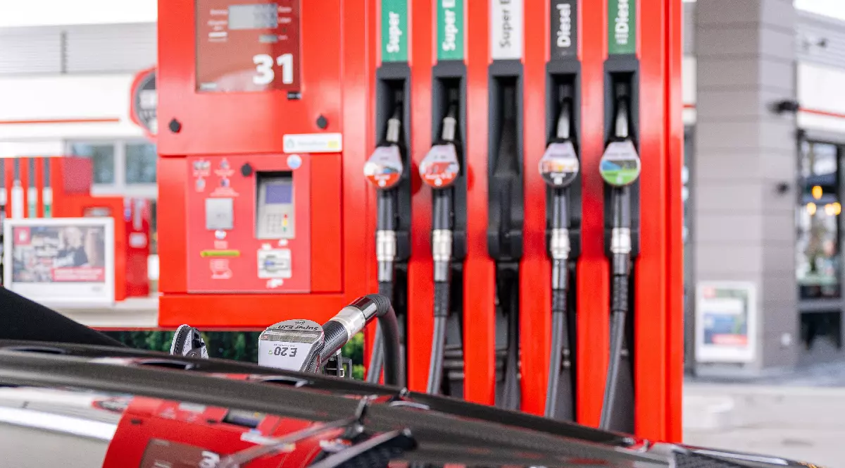 Mașina care alimentează cu benzina E20