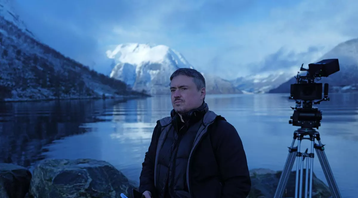 Despre ce e „Fjord”, filmul cu Sebastian Stan, regizat de Cristian Mungiu și aplaudat 10 minute la Cannes
