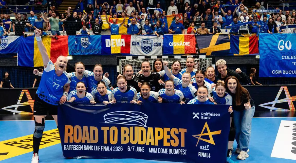 CSM București, la finalul meciului cu Esbjerg, după calificarea în Final Four de la Budapesta, pe 26 aprilie 2026, în Sala Polivalentă din București