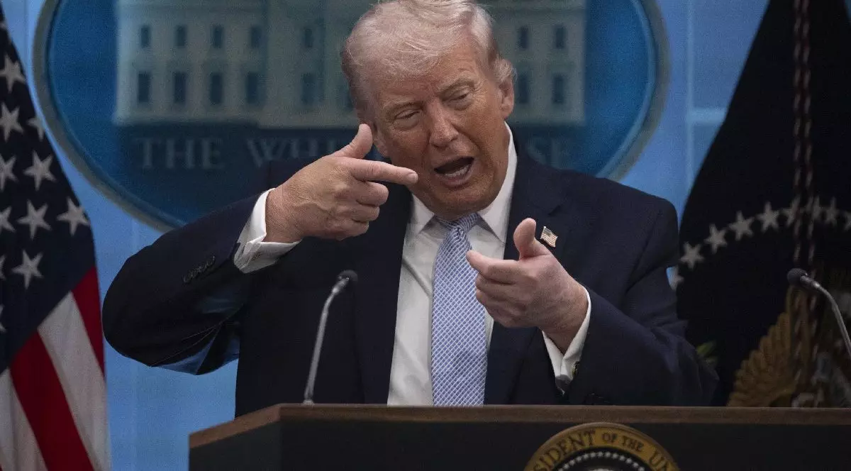 WASHINGTON DC, STATELE UNITE - 6 APRILIE: Președintele Statelor Unite, Donald Trump, susține o conferință de presă în sala de conferințe de presă James S. Brady de la Casa Albă pe 6 aprilie 2026, la Washington DC, Statele Unite.