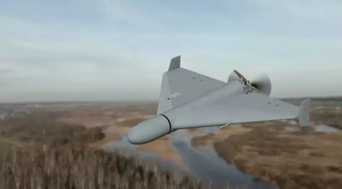 O dronă aflată în zbor. Imaginea este surprinsă dintr-un unghi lateral.