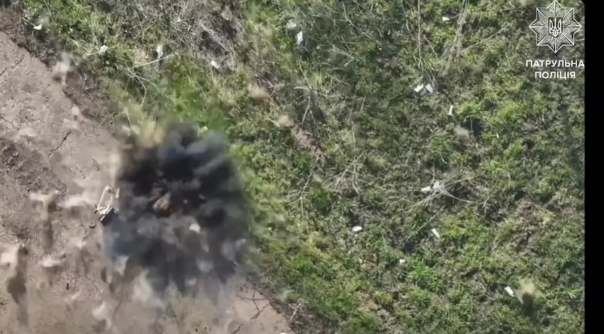 Dronă rusească de tip „jdun” distrusă de o dronă ucraineană Captură Facebook Brigada Hijak