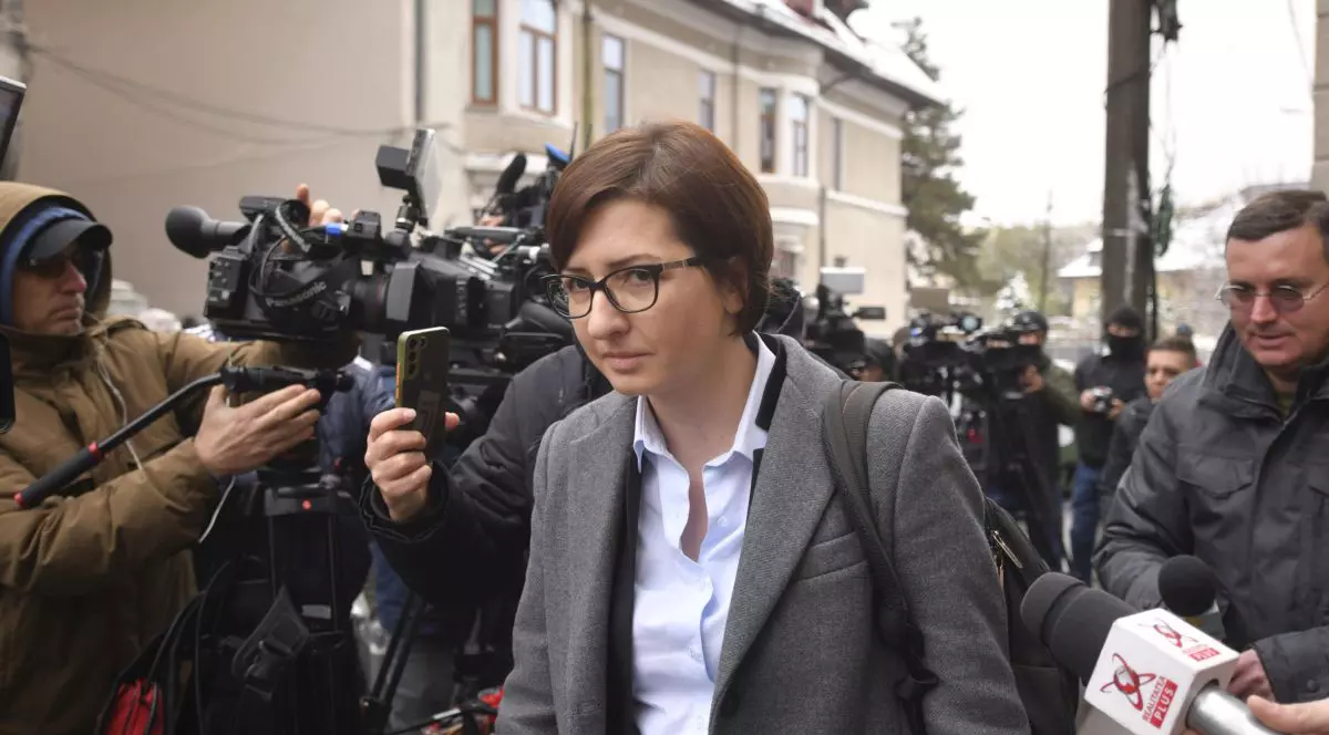 Ioana Mihaila paraseste sediul DNA, la finalul audierii in dosarul privind achizitia de vaccinuri impotriva COVID-19, vineri, 8 decembrie 2023, in Bucuresti.