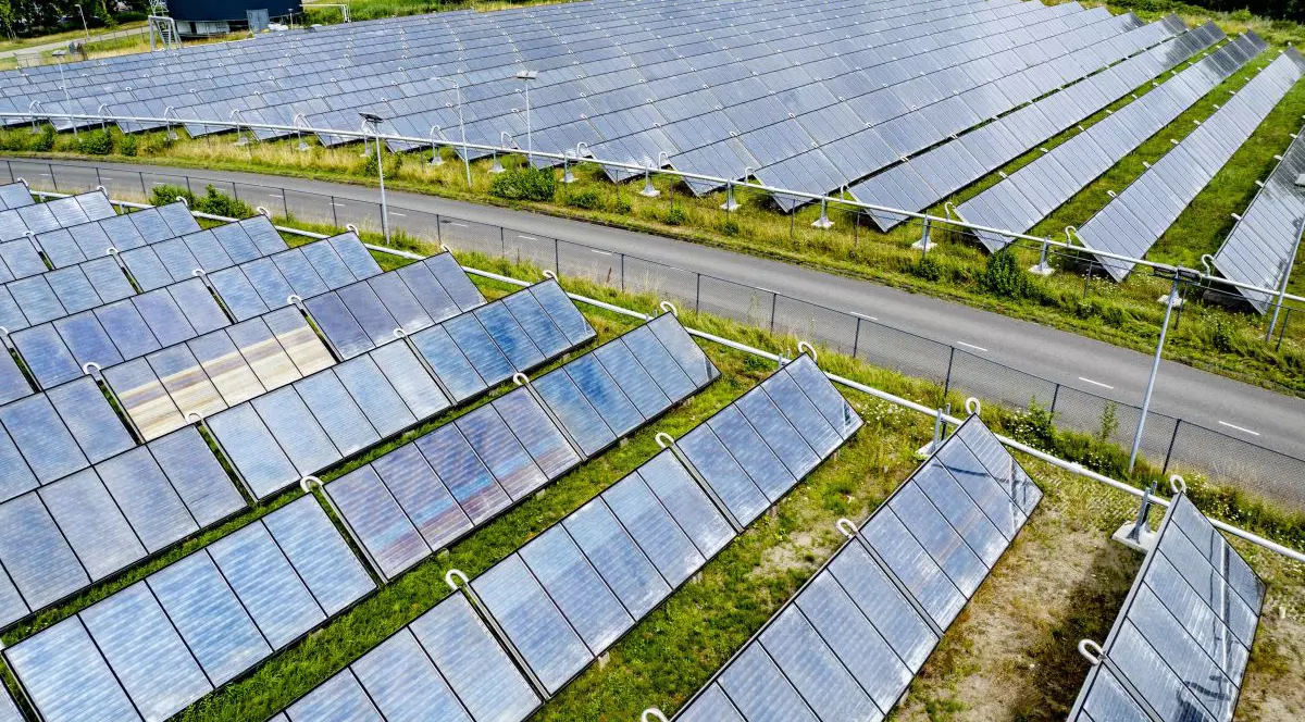 Parc solar cu panouri solare va alimenta cu energie electrică 80.000 de gospodării în Almere, Olanda, 23 iulie 2025