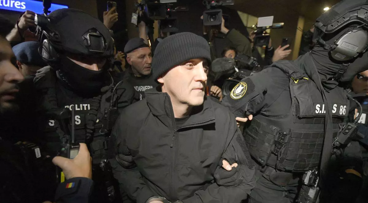 Horatiu Potra este adus sub escorta in Romania alaturi de fiul si nepotul sau, la Aeroportul Otopeni, joi, 20 noiembrie 2025.