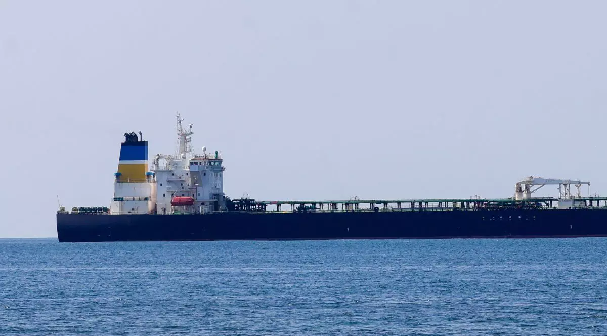Un tanc petrolier acostat în portul Marsilia din Franța, 23 martie 2026