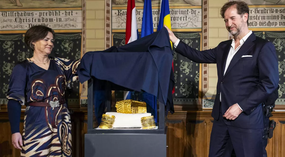 Conferința de presă organizată la muzeul Drents din Assen cu privire la recuperarea coifului dacic de la Coțofenesti și a două brătari de aur, în Tările de Jos, Assen, 2 aprilie 2026. Foto Inquam Photos / Vincent Jannink