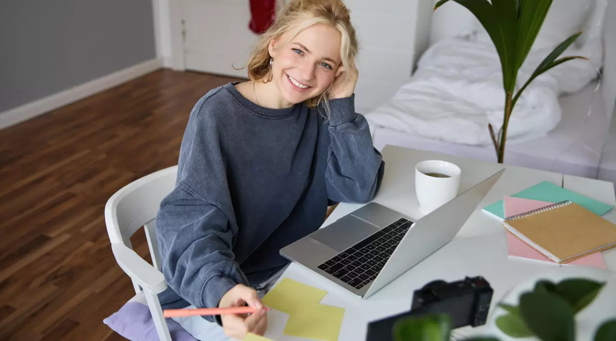 Cum să faci trecerea de la angajat la freelancer fără stres: Ghid pentru un început de drum reușit