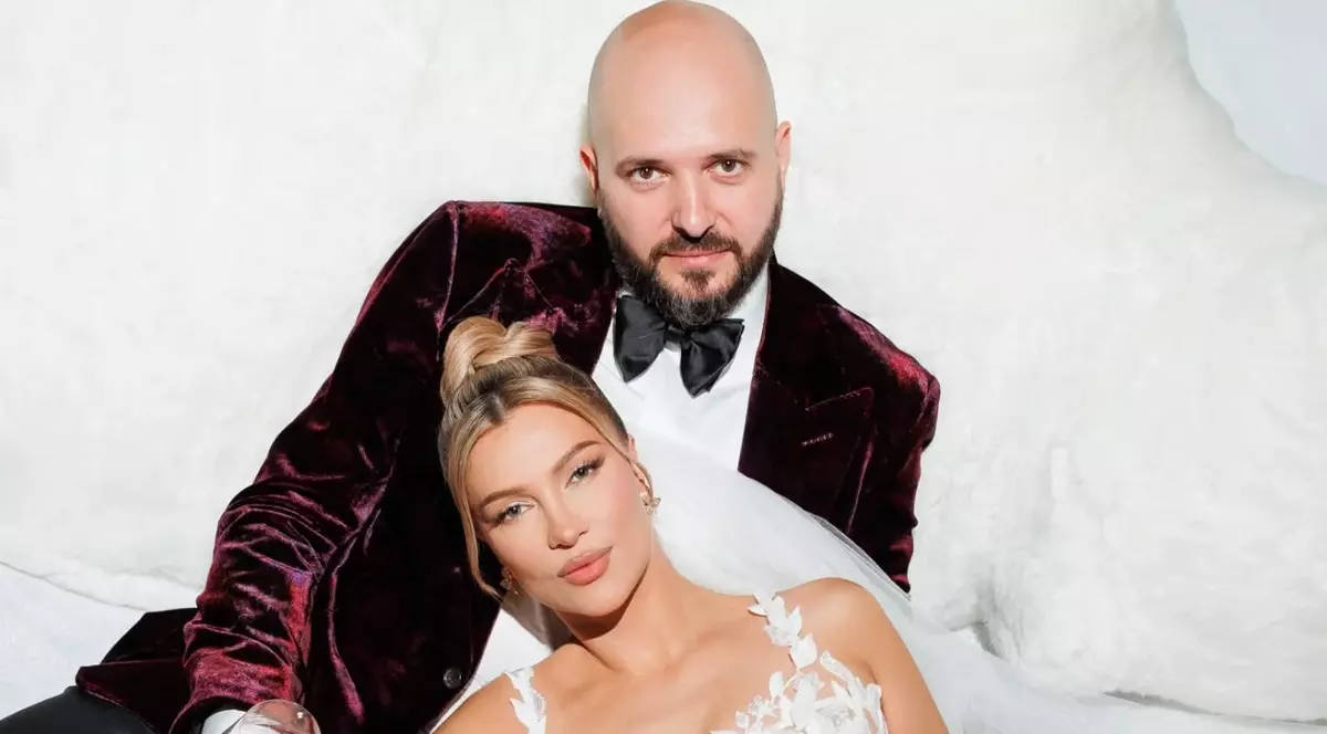 Lora, declarații sincere după doi ani de căsnicie cu Ionuț Ghenu. „Am crezut că iubirea înseamnă să dai fără măsură, să înțelegi tot, să ierți”