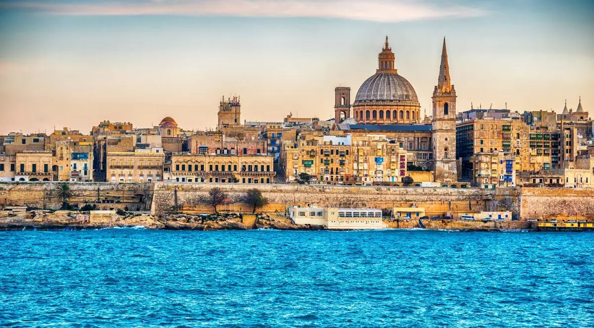 Apus de soare în portul Marsans din Valletta, Malta