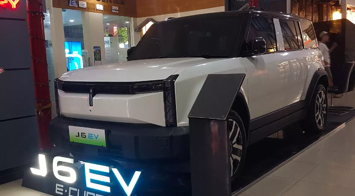 O mașină electrică cu numele de model Chery J6 Electric Vehicle, realizată de compania chineză Chery.