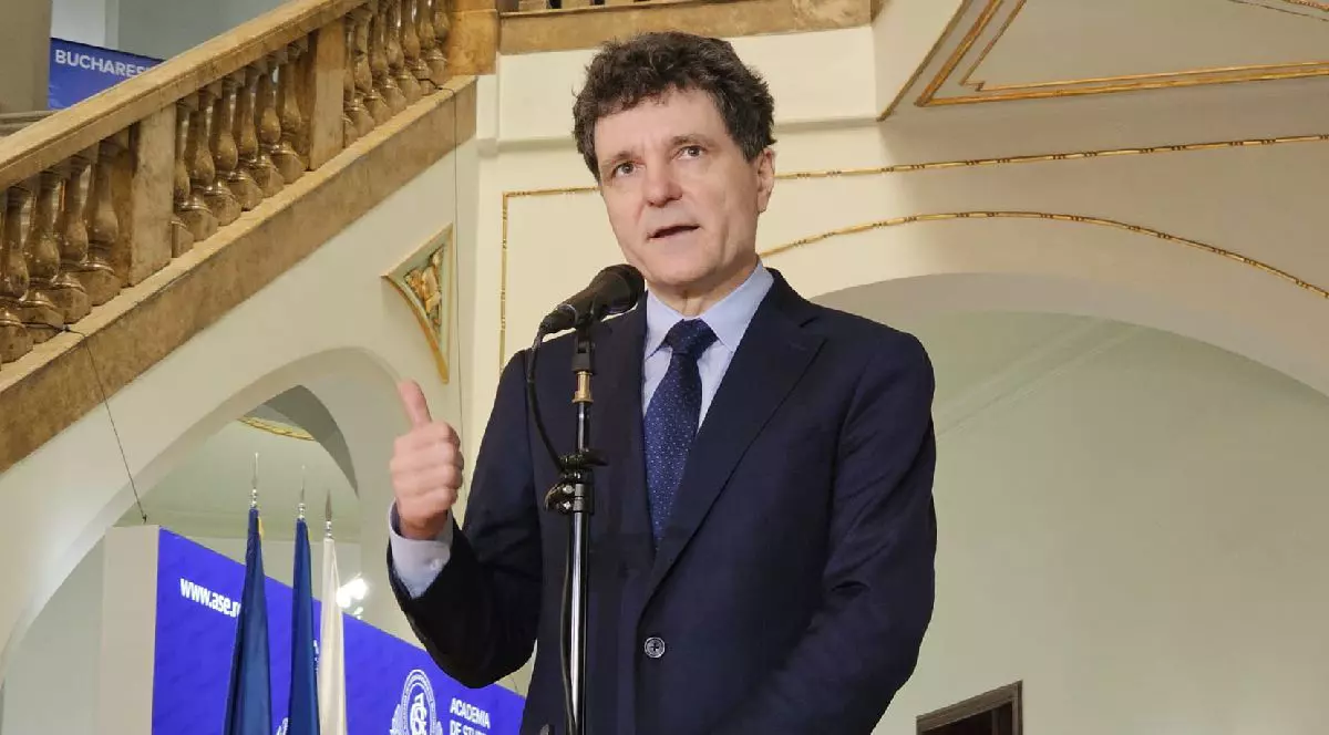 Nicușor Dan face declarații de presă la Academia de Studii Economice. Foto: Cristian Otopeanu / Libertatea