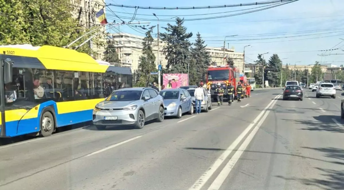 O șoferiță din Ploiești a provocat un accident în lanț. Foto: Prahova Online.